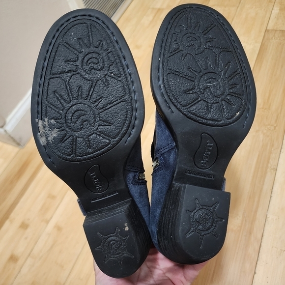 Born Navy Blue Heeled Ankle Boots Booties Women's 8 M Zip Up Side Almond Toe EUC - Picture 9 of 13